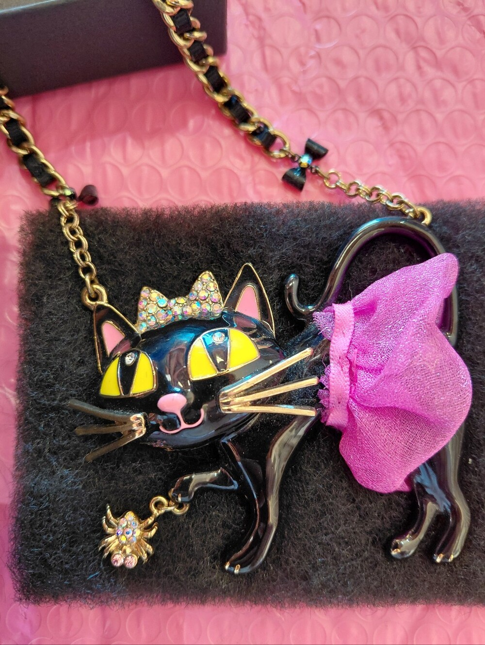 NIB. Betsey Johnson Large Statement Kitty Necklace